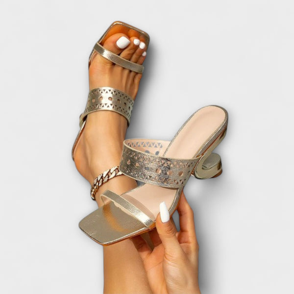 Molly - Metallic-Glanz Hohl-Sandale mit eckiger Zehenpartie