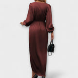Nora - Fluide Schokoladen-Wickelkleid