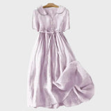 Klassisches Kleid mit Knöpfen