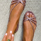 Elina | Goldene Sandalen mit feinen Riemchen