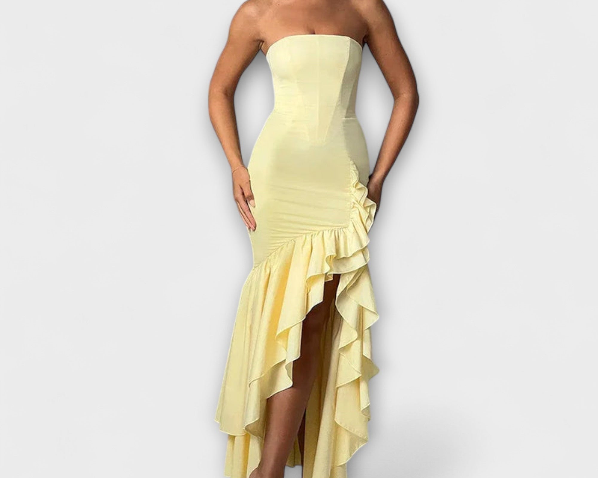 Zuri - Off-Shoulder Slim Fit Maxikleid mit asymmetrischem Saum