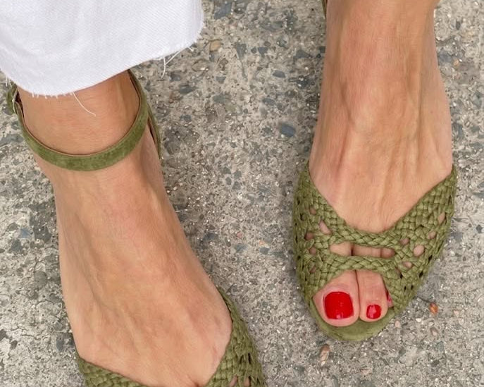 Eliane | Goldene Sandalen mit Flechtdesign