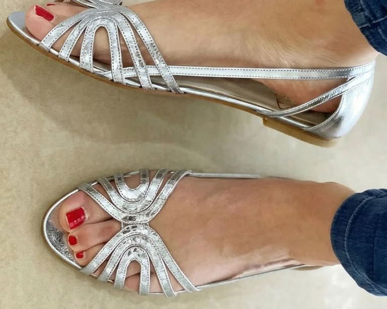 Lea | Goldene Lichtglanz-Sandalen
