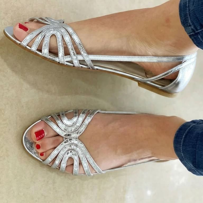 Lea | Goldene Lichtglanz-Sandalen