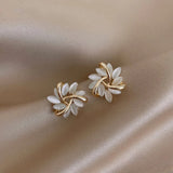 Elegante Goldfarbene mit exquisiten Opal-Blütenmotiven