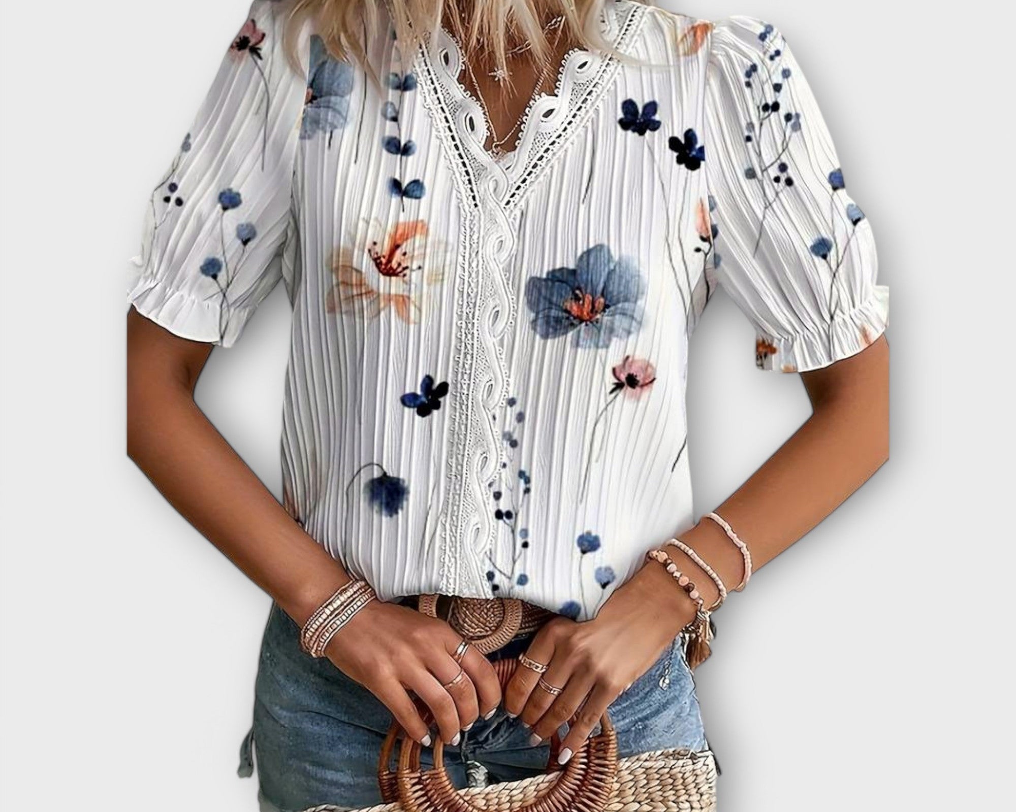 Emily - Modische Bluse mit spitzem Ausschnitt
