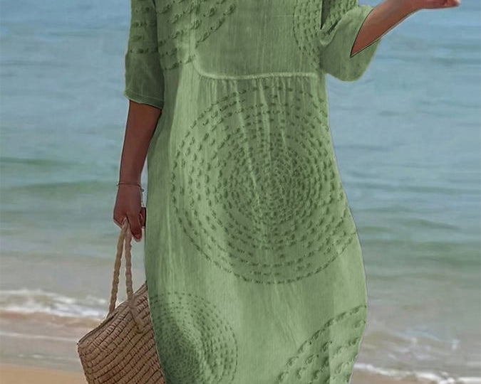 Besticktes Kleid in mehreren Farben