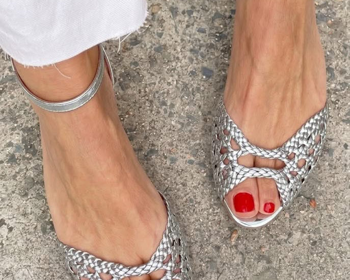 Eliane | Goldene Sandalen mit Flechtdesign
