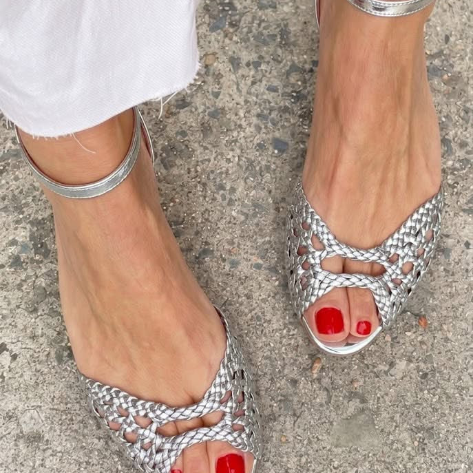 Eliane | Goldene Sandalen mit Flechtdesign