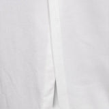 Selah - Weisses Langarmkleid mit Taillenausschnitt und Strassakzenten