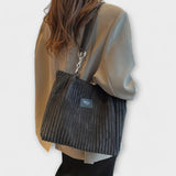 Emilia - Weiche Schultertasche