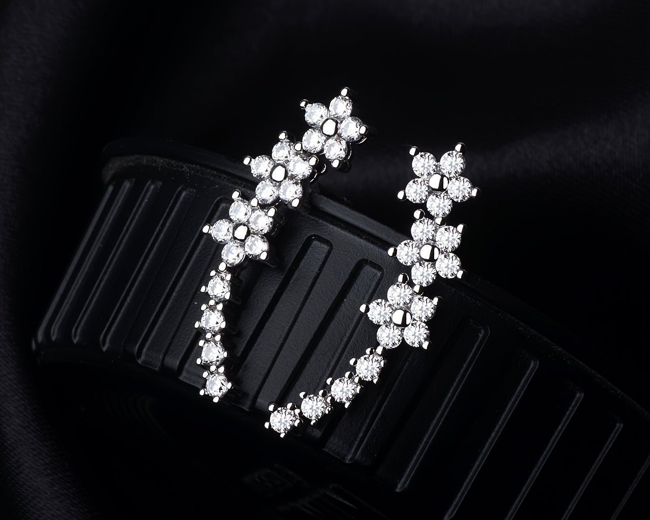 Luxuriöse Florale Strass Ohrringe