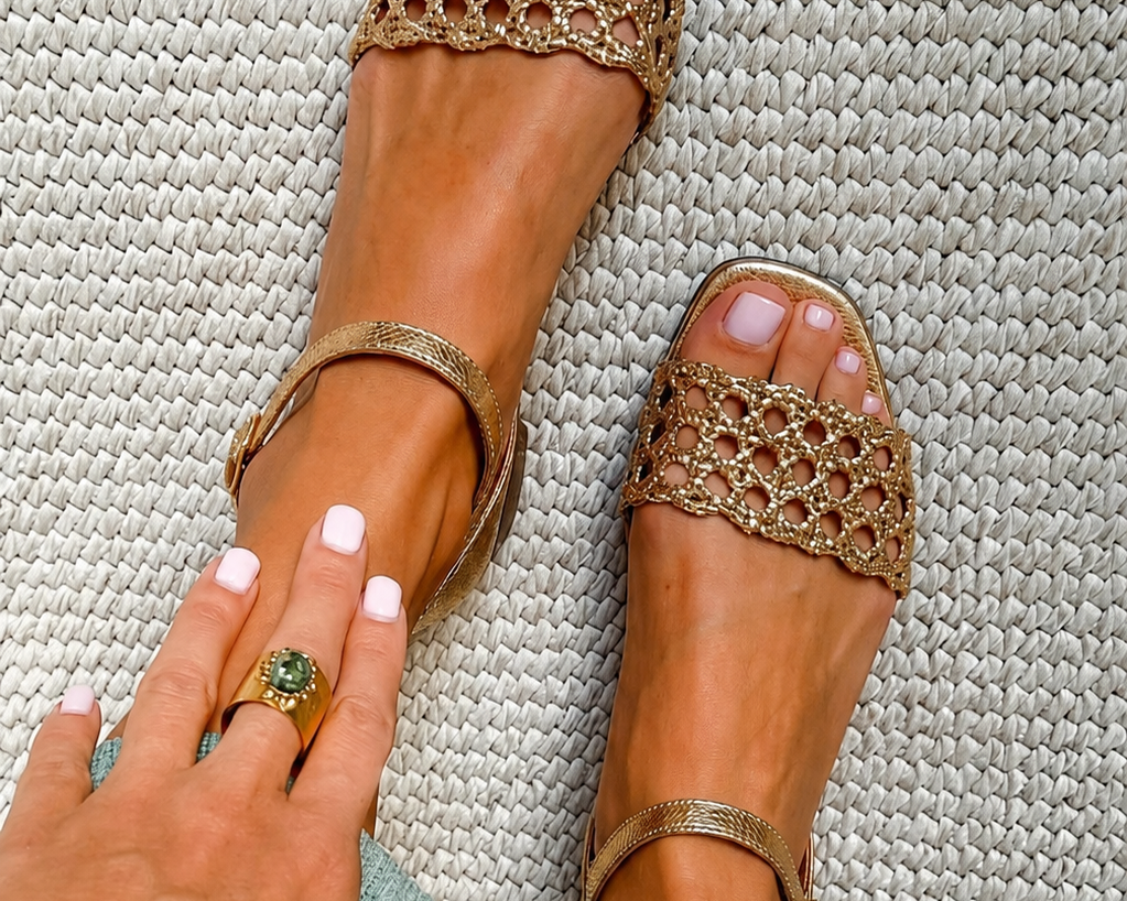 Lara | Goldene Flechtsandalen