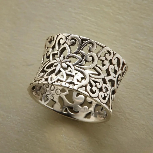 Antiker Hollow Ring