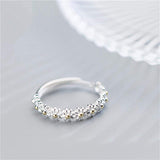 Verstellbarer Ring aus Silber und handbemaltem Emaille mit Gänseblümchen