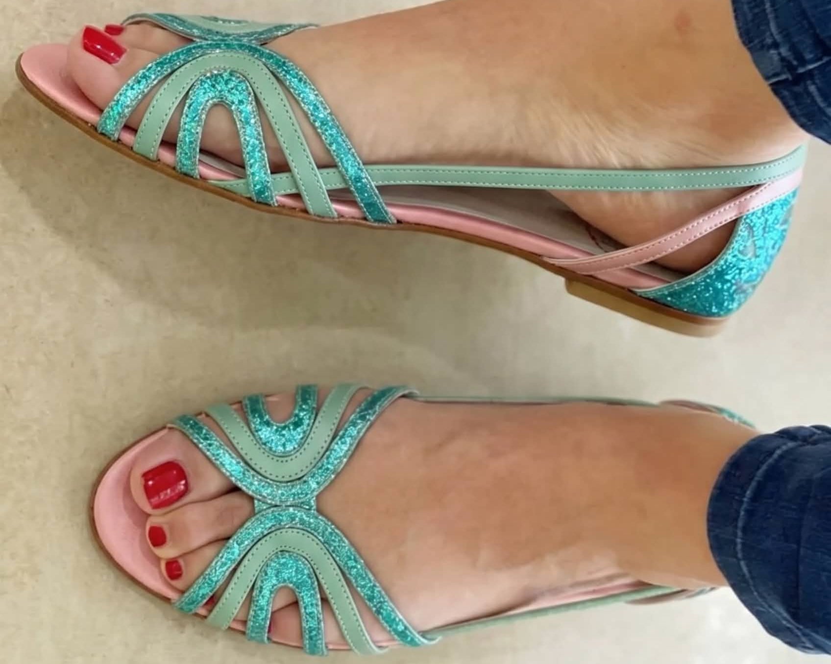 Lea | Goldene Lichtglanz-Sandalen