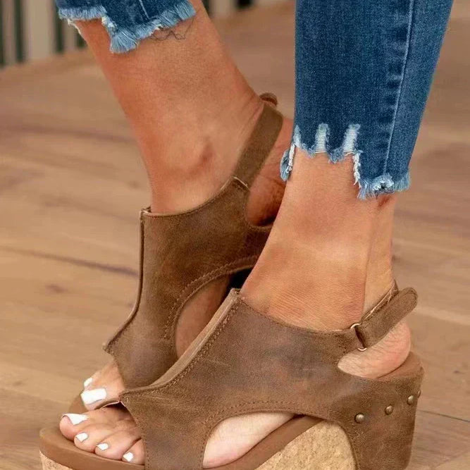 Laura | Keilsandalette