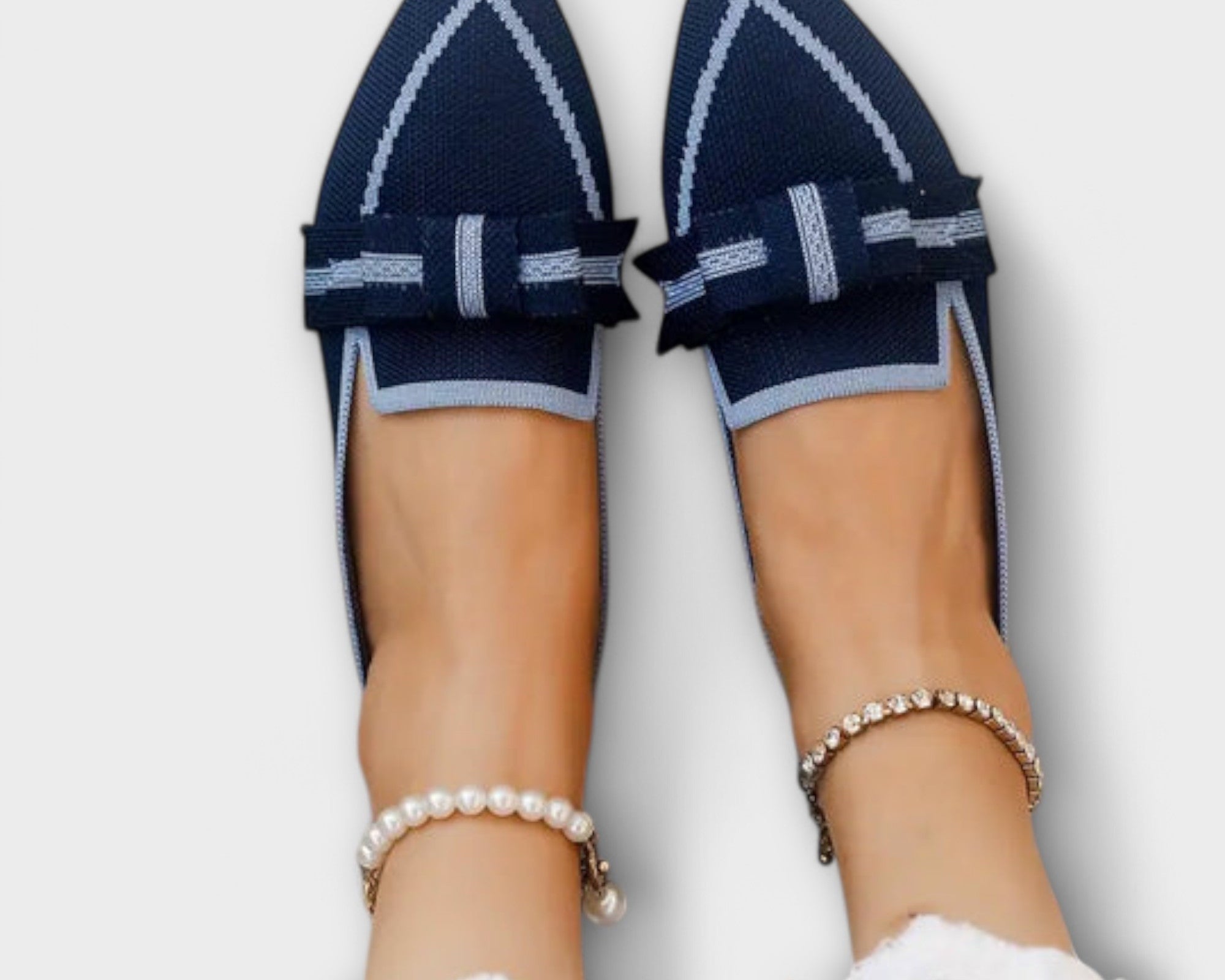 Flache Damenschuhe mit geknotetem Design