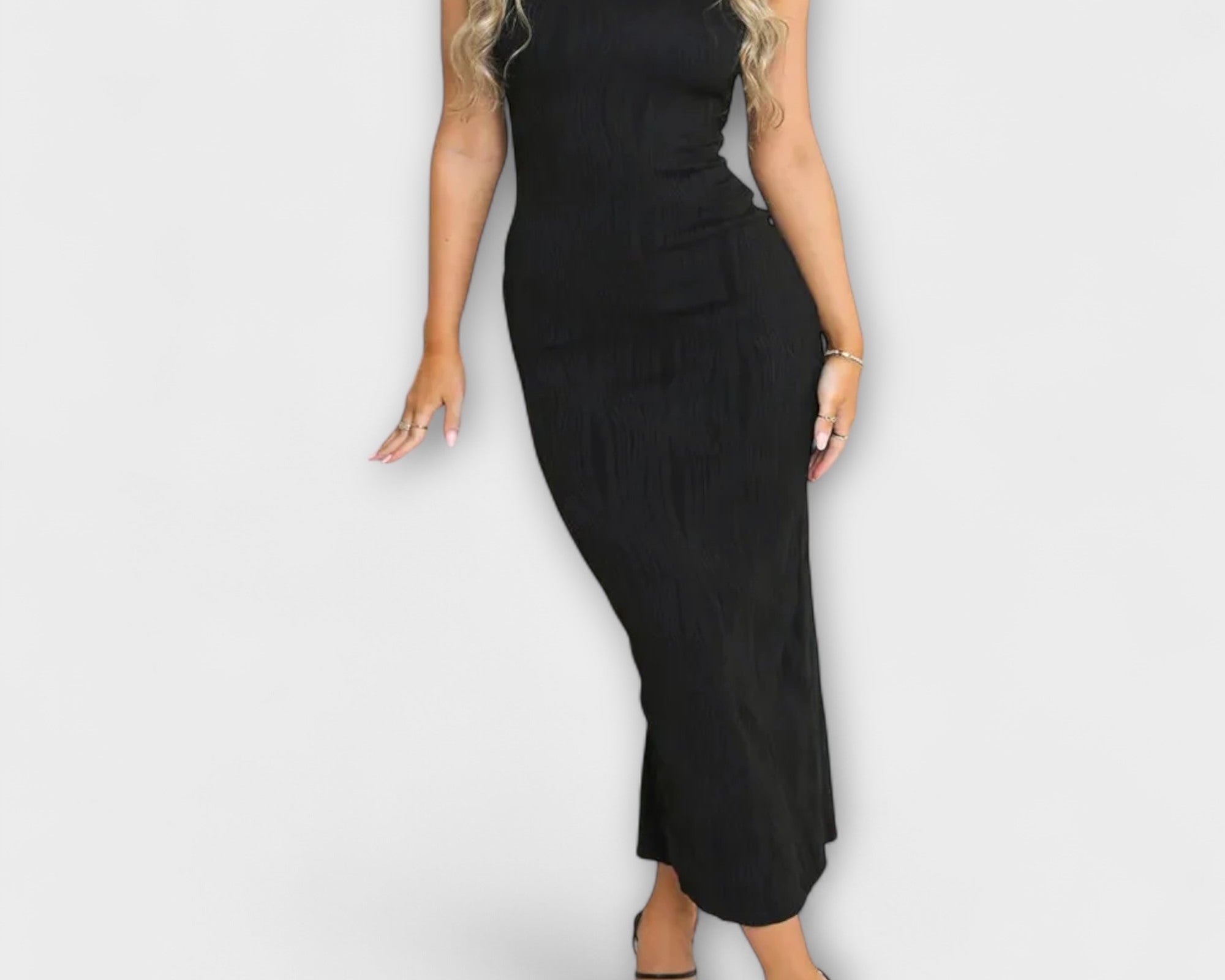 Schickes ärmelloses gerafftes langes Kleid