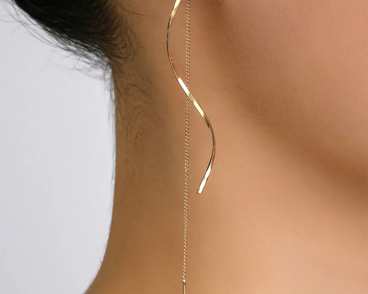 Lange Ohrringe mit Gewelltem Design