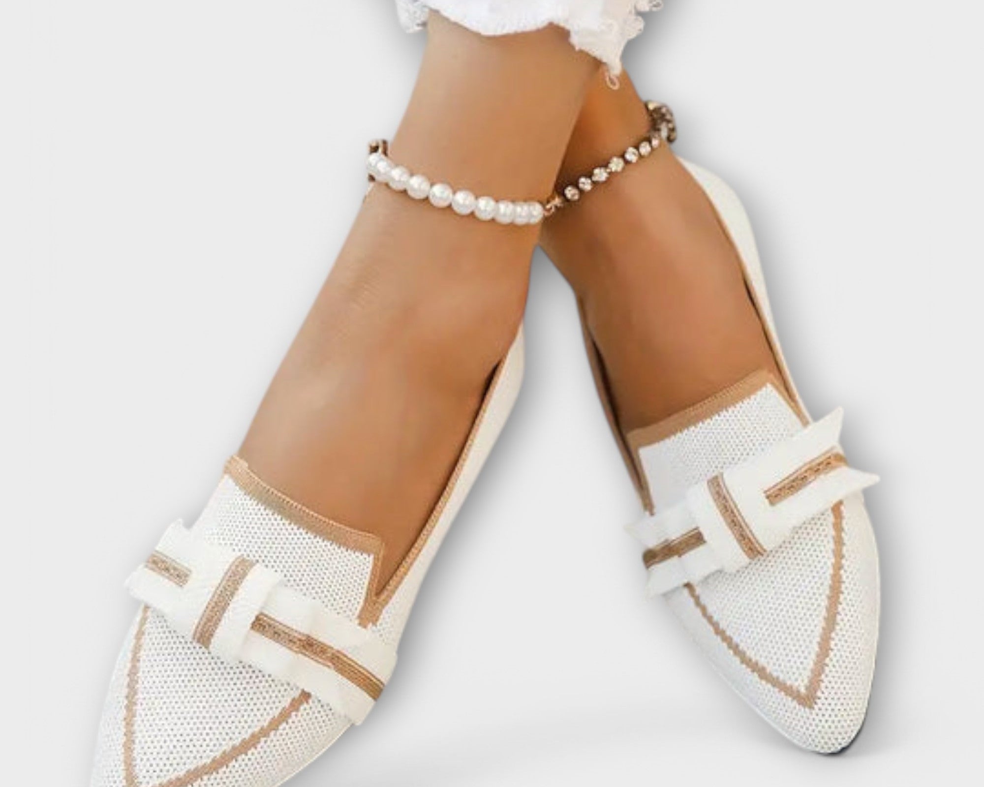 Flache Damenschuhe mit geknotetem Design