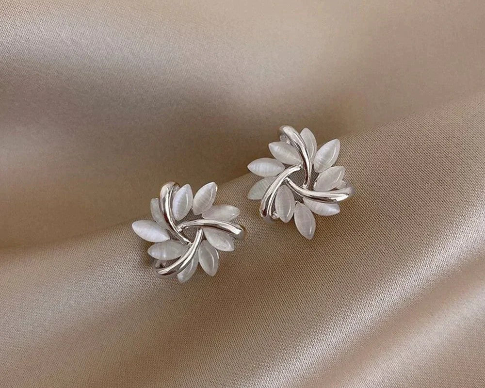 Elegante Goldfarbene mit exquisiten Opal-Blütenmotiven