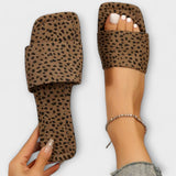 Flache Slipper mit Leopardenmuster