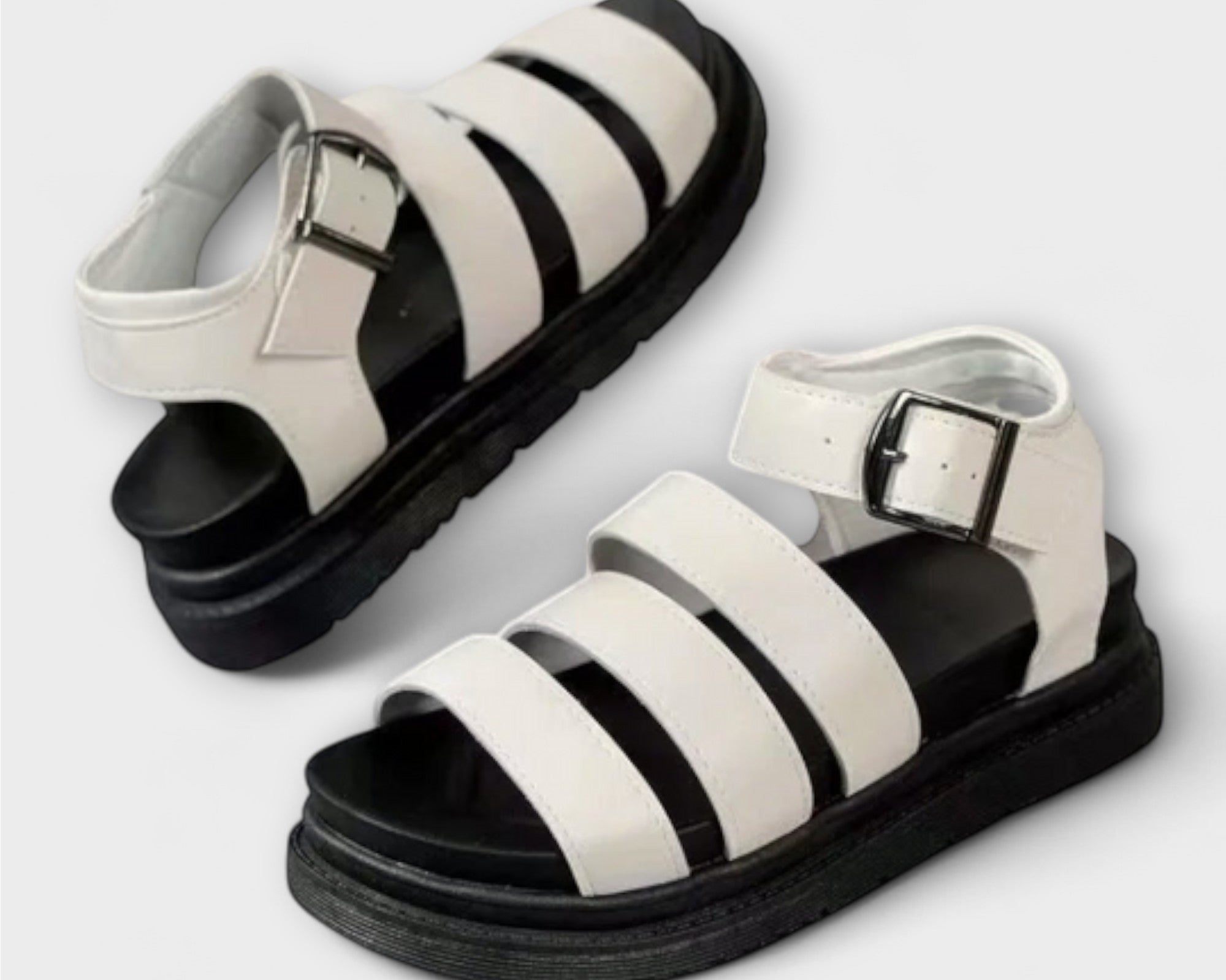 Renee – Sandalen mit mehreren Riemen und Schnalle