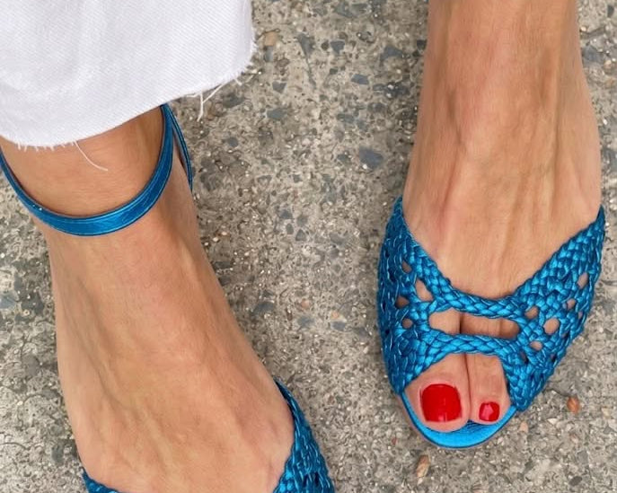 Eliane | Goldene Sandalen mit Flechtdesign