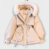 Bela - Elegante Winterjacke Brévine mit Pelzkragen