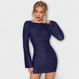 Rückenfreies kleid mit langen Ärmeln