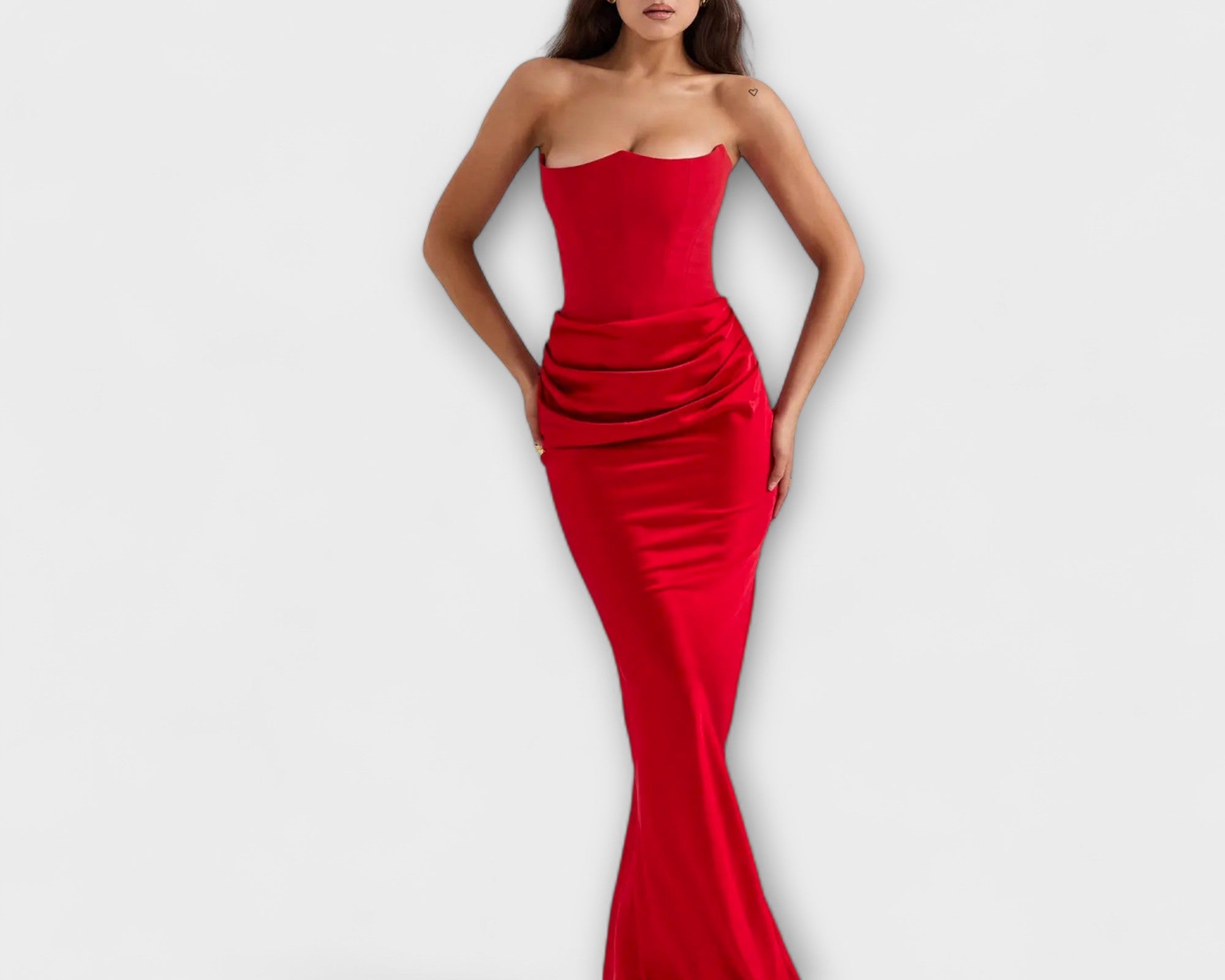 Schulterfreies Satin-Maxikleid mit Drapierung
