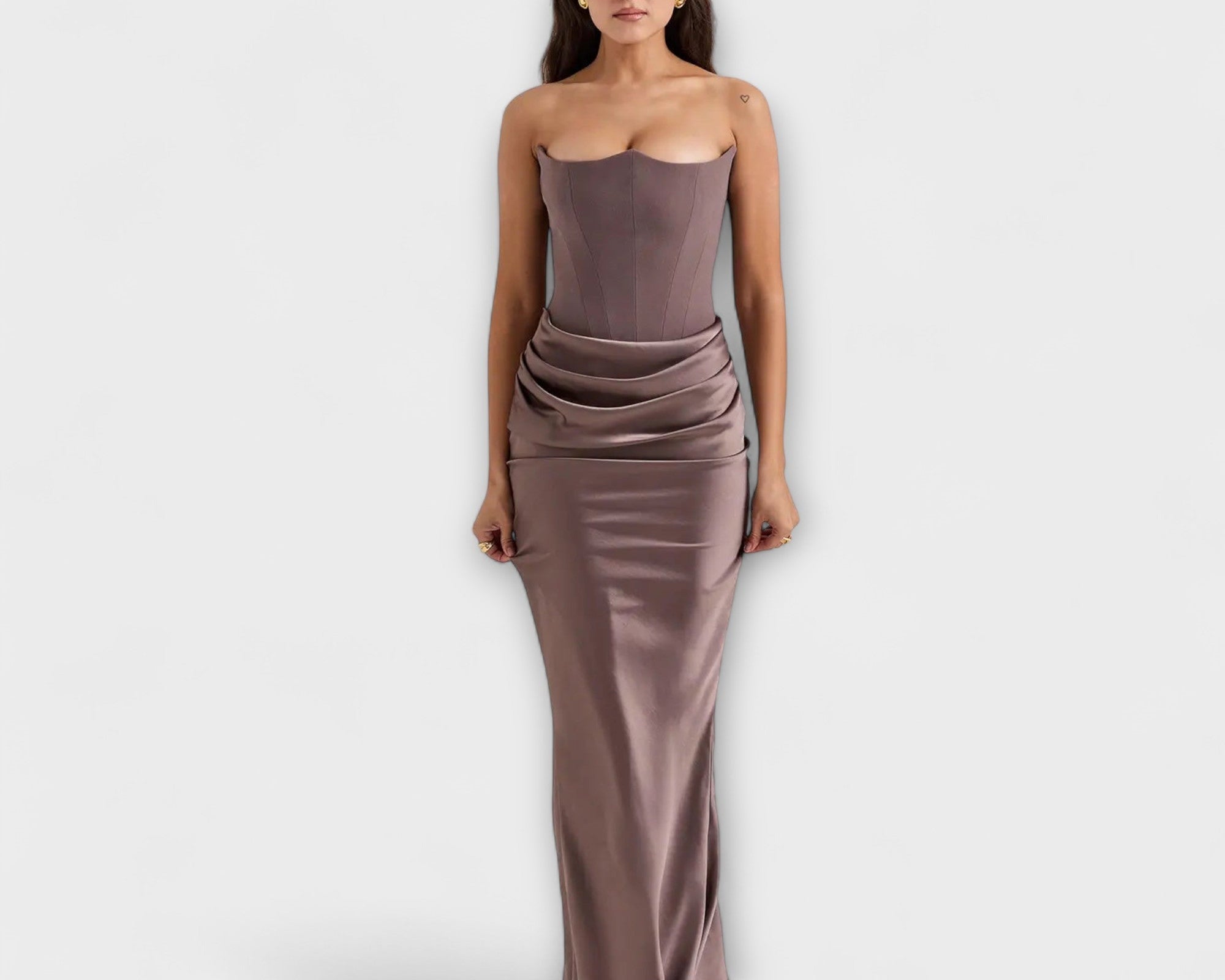Schulterfreies Satin-Maxikleid mit Drapierung
